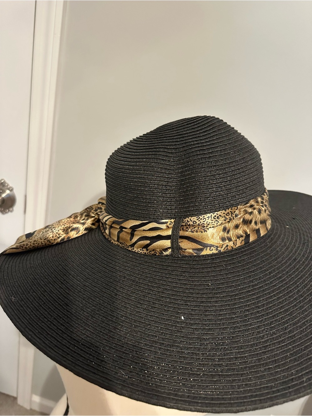 Black Wide-Brim Sun Hat with Leopard-Print Scarf Band